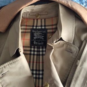 Burberrys Men’s Tan Trench Coat